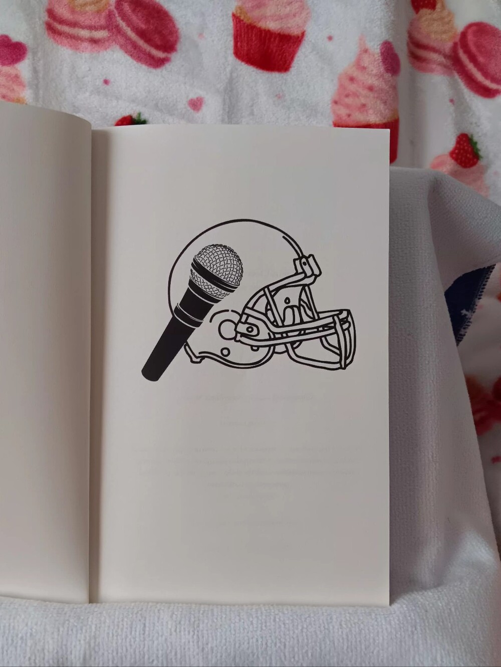 Book: Lucky Charm - Picture 3 of 12